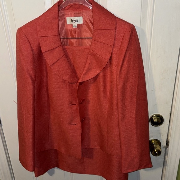 Le Suit Vibrant Red Blazer and Skirt Ensemble - Picture 1 of 10
